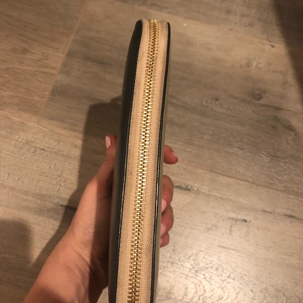 Chloe Women’s long wallet in black and tan - Picture 2 of 6